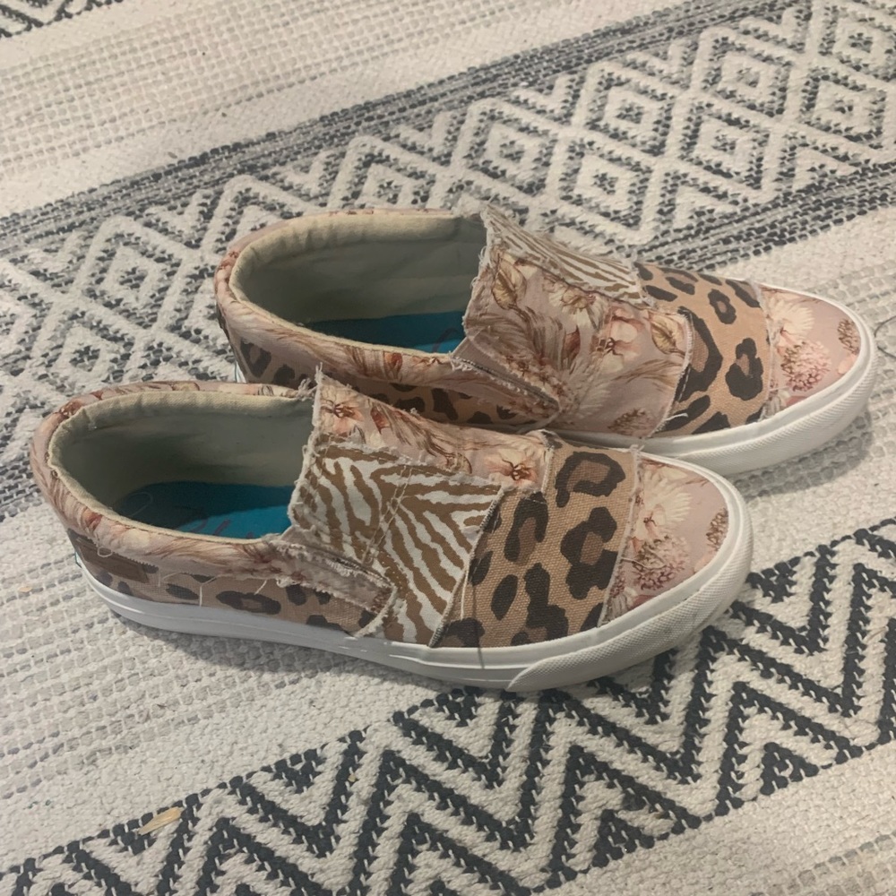 Blowfish Slip-on. Size 8